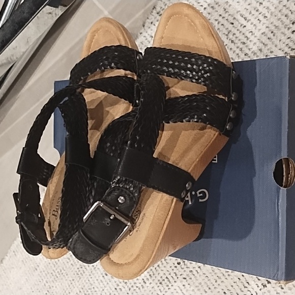 G.H. Bass Co. "Sadie" Heels - Size 7.5 - Picture 2 of 15